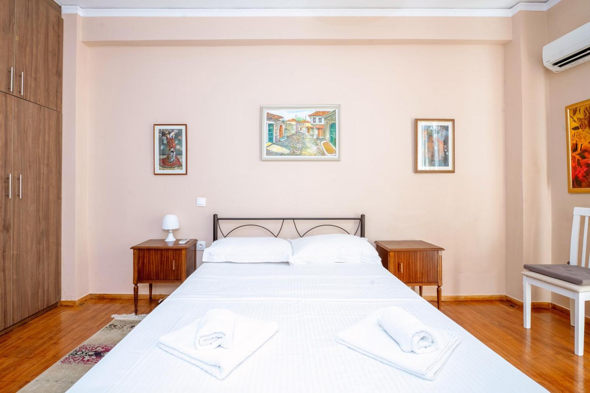 Апартаменты Charming & Authentic Gem - Walk To Port & Shops! Патра Экстерьер фото