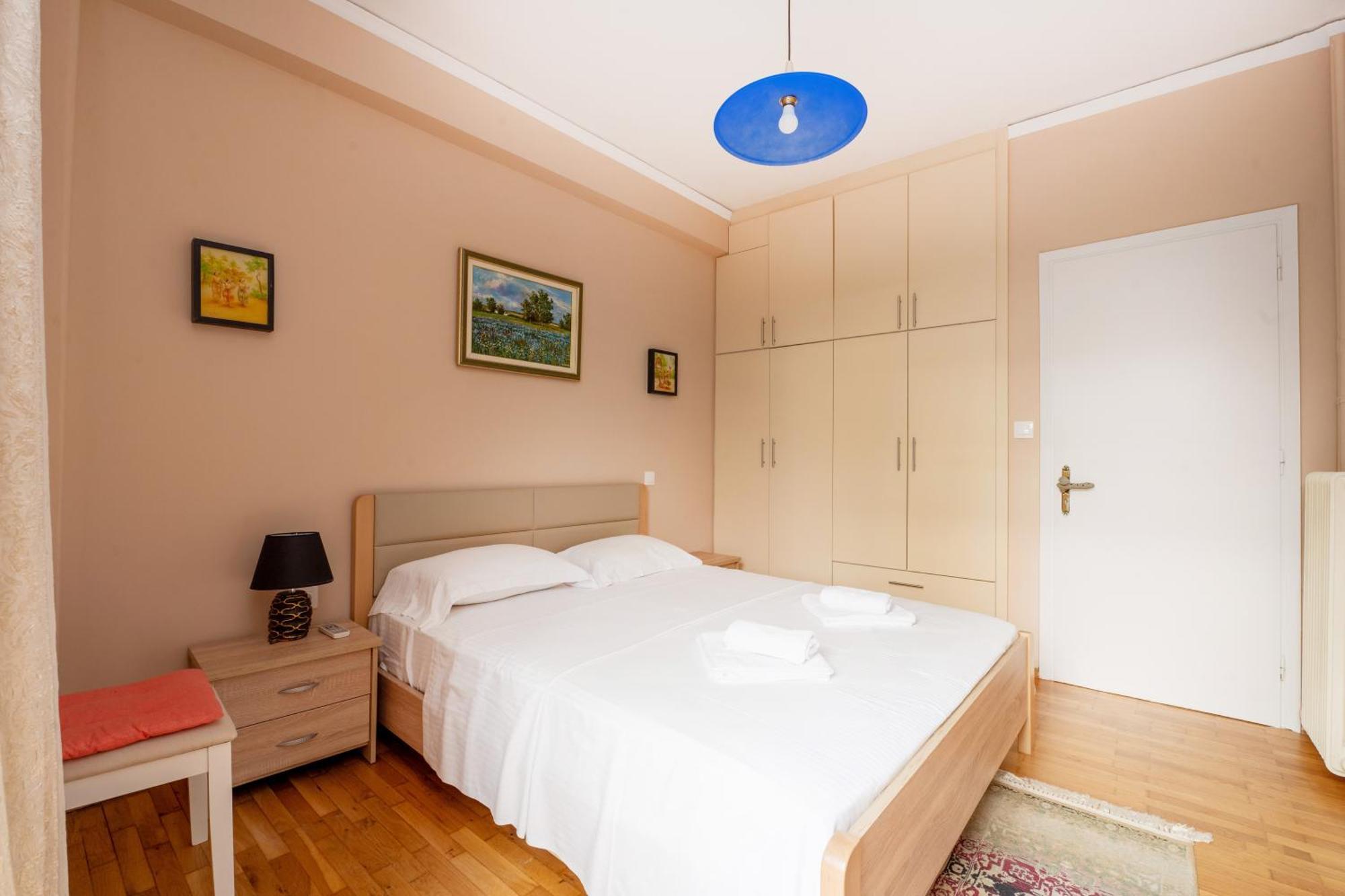 Апартаменты Charming & Authentic Gem - Walk To Port & Shops! Патра Экстерьер фото
